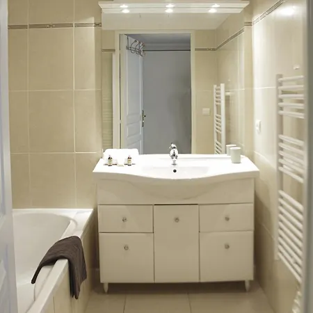 Beau 2 Pieces Au Centre De - Parking Apartment Cannes