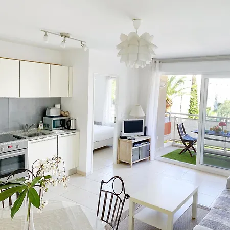 Beau 2 Pieces Au Centre De - Parking *